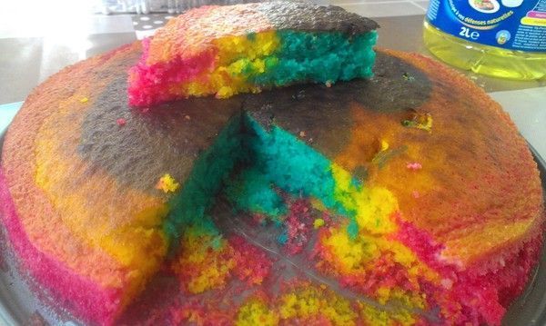 CARNAVAL  humm le beau gateau multicouleur!!